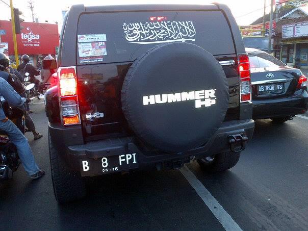 FPI pake Jeep Rubicon, ada juga yang pake Hummer H3