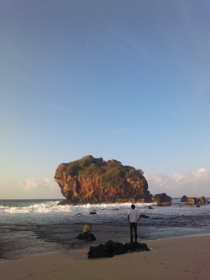 Camping semalam di Pantai Njuwok, Gunung Kidul