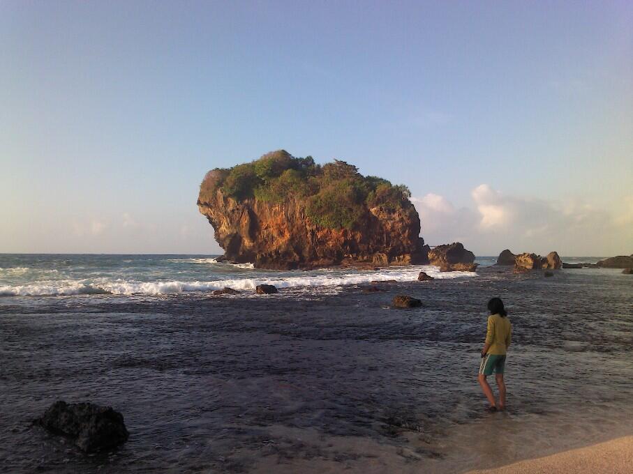 Camping semalam di Pantai Njuwok, Gunung Kidul