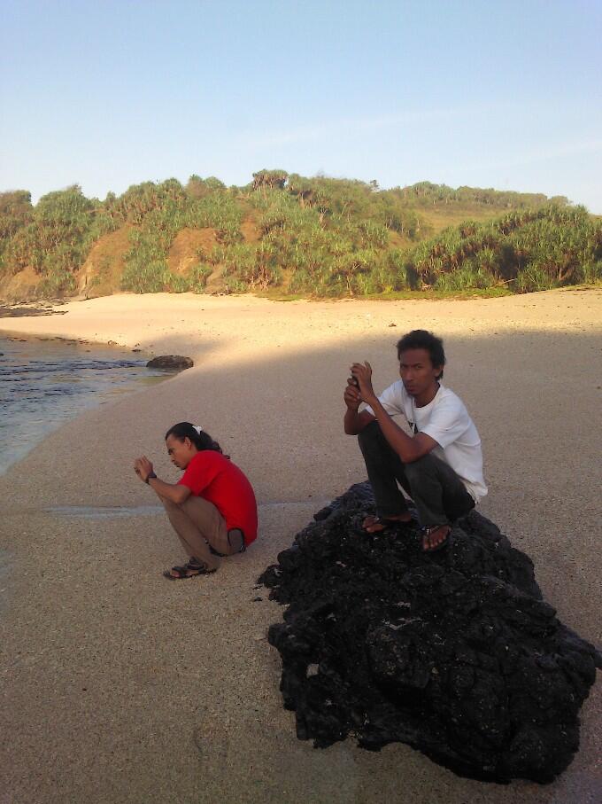 Camping semalam di Pantai Njuwok, Gunung Kidul