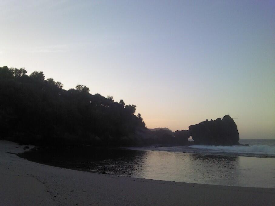 Camping semalam di Pantai Njuwok, Gunung Kidul