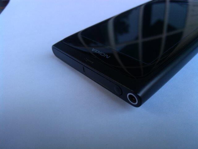 SMARTPHONE WINDOWS PHONE (WP) 7.8 NOKIA LUMIA 800 BLACK 95% MURAH!!