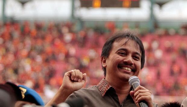 Roy Suryo Salah Nyanyikan Indonesia Raya