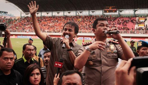 Roy Suryo Salah Nyanyikan Indonesia Raya