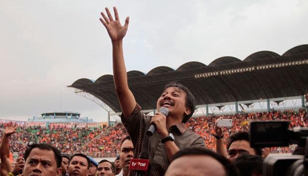 Roy Suryo Salah Nyanyikan Indonesia Raya