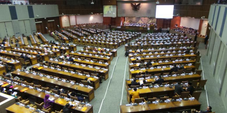 (Selamat) Ulang Tahun DPR, Kondisi Rapat Paripurna Memprihatinkan