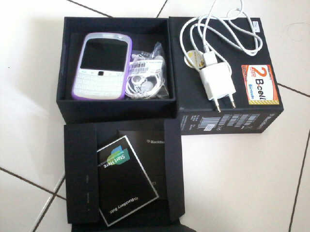 blackberry 9900 dakota putih baru 1 bulan