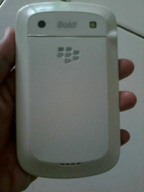 blackberry 9900 dakota putih baru 1 bulan