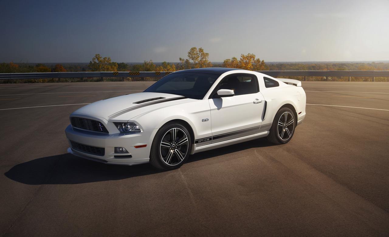 Chevrolet Camaro VS Ford Mustang Gt