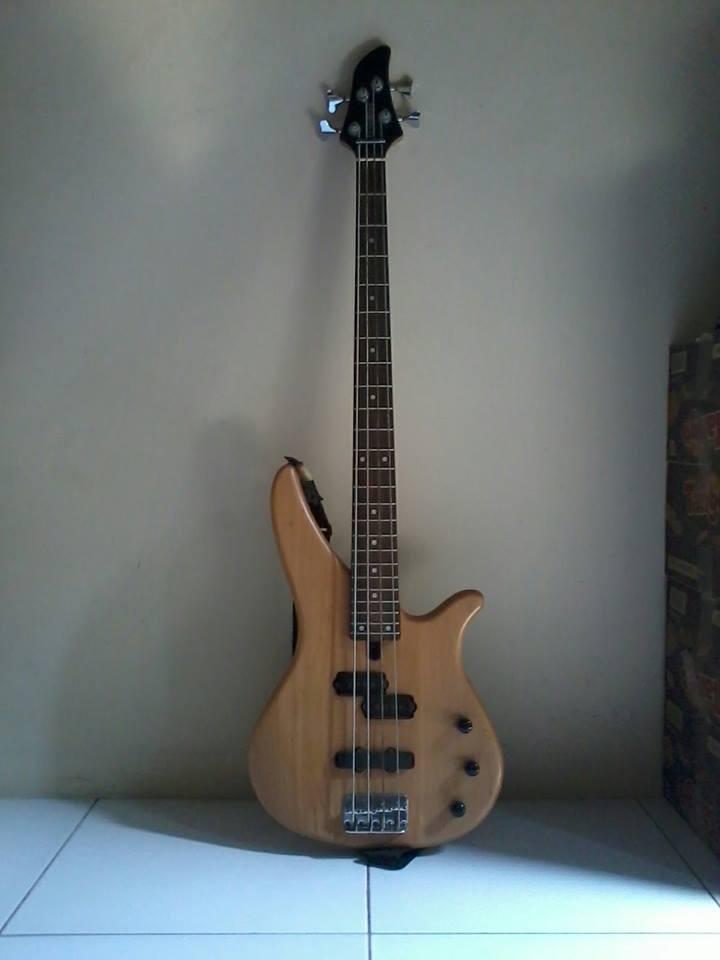 BASS YAMAHA RBX 270