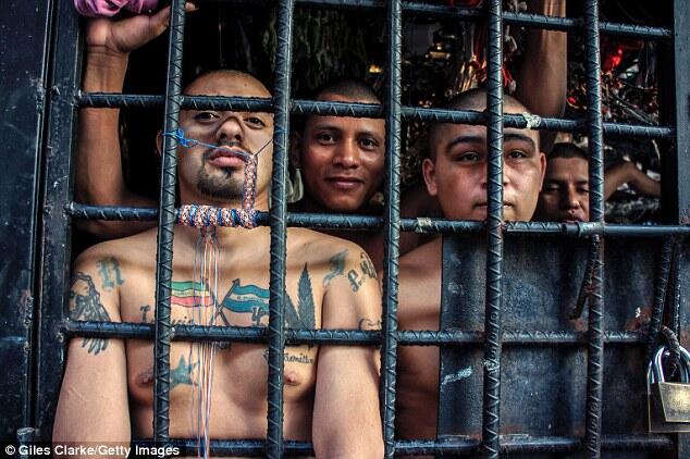 Foto: Dibalik Penjara El Salvador Anggota Geng Dikurung Berdesakan Seperti Hewan