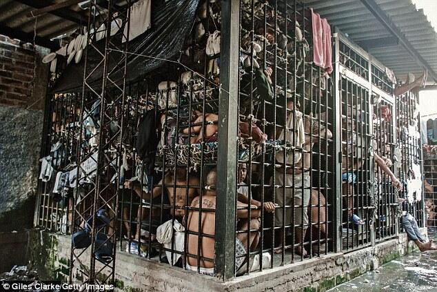 Foto: Dibalik Penjara El Salvador Anggota Geng Dikurung Berdesakan Seperti Hewan