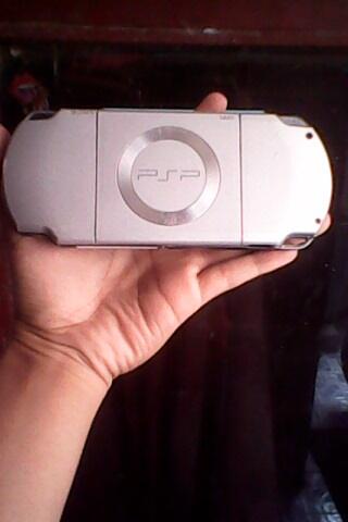 JUAL/BARTER/TUKER TAMBAH PSP SLIM 2000 ICE SILVER 8GB FULLGAME