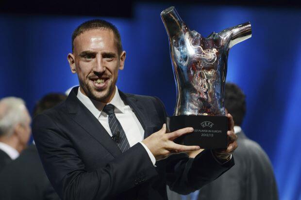 Frank Ribery! Muslim Pertama yg mendapatkan penghargaan UEFA Best Player