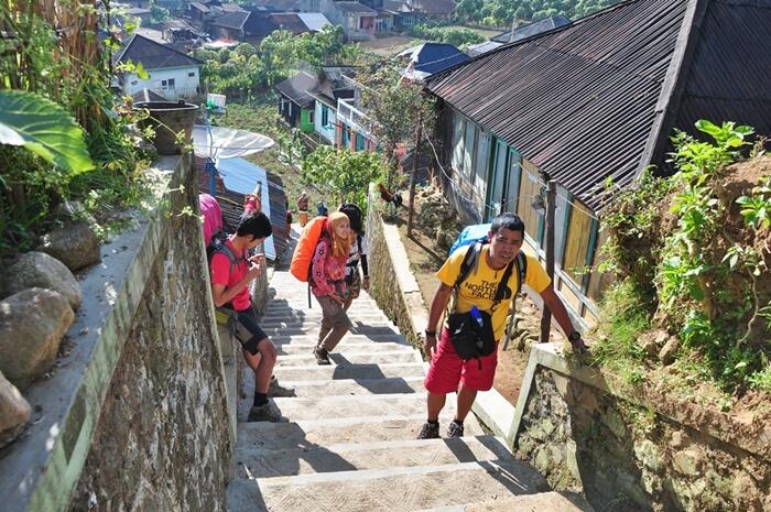 Pesona Di-Hyang (Dieng) dari pucuk Gn. Prahu