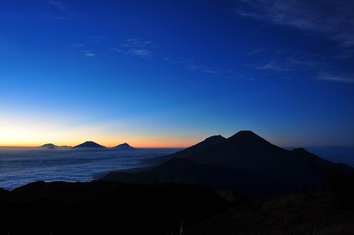 Pesona Di-Hyang (Dieng) dari pucuk Gn. Prahu