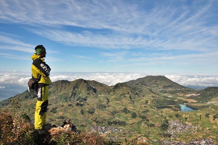 Pesona Di-Hyang (Dieng) dari pucuk Gn. Prahu