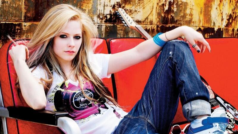 Optimis Menangi Grammy, Avril Ejek Taylor Swift dan Adele