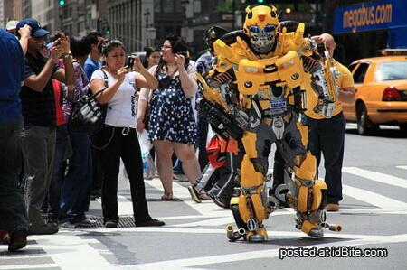 Kostum Transformer dari barang Rongsokan Gan