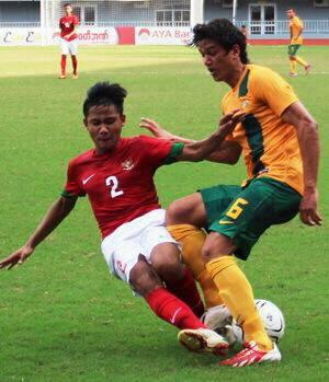 Sedih sekali saat Bendera Indonesia terbalik di Myanmar diajang AFF u16 2013