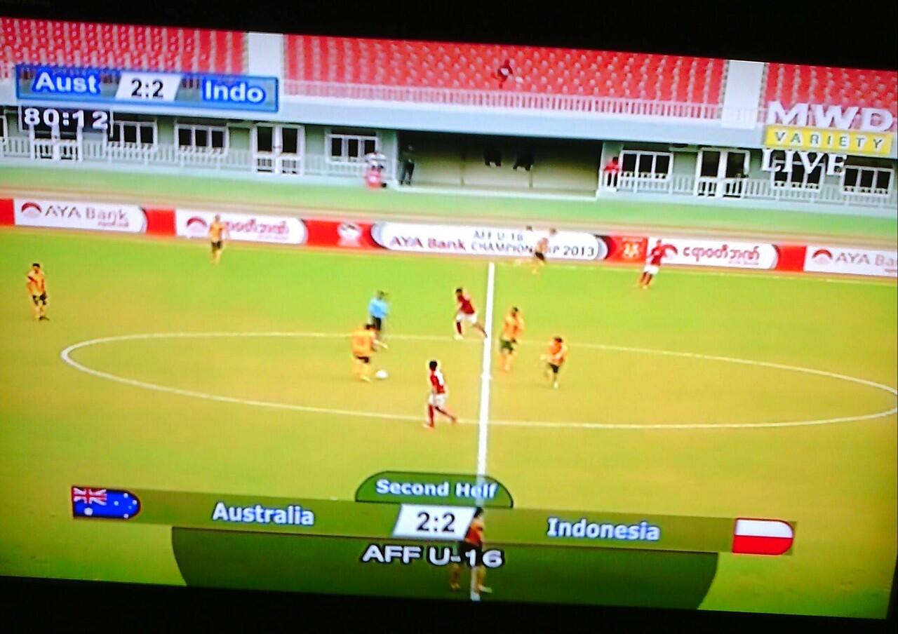 Sedih sekali saat Bendera Indonesia terbalik di Myanmar diajang AFF u16 2013