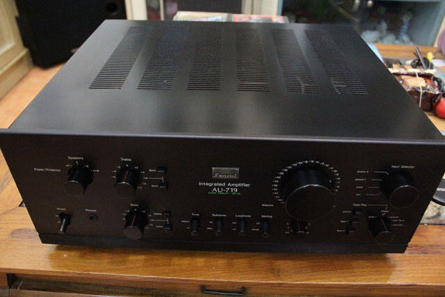 Amplifier Sansui AU-719