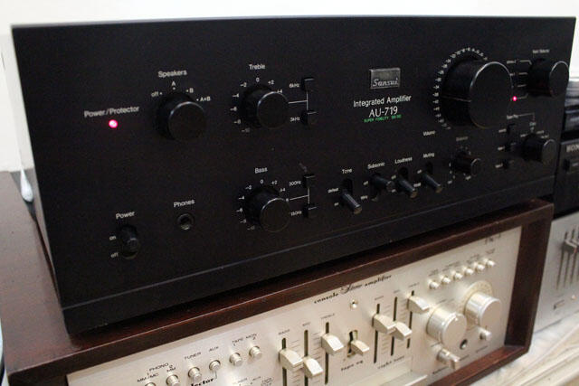 Amplifier Sansui AU-719