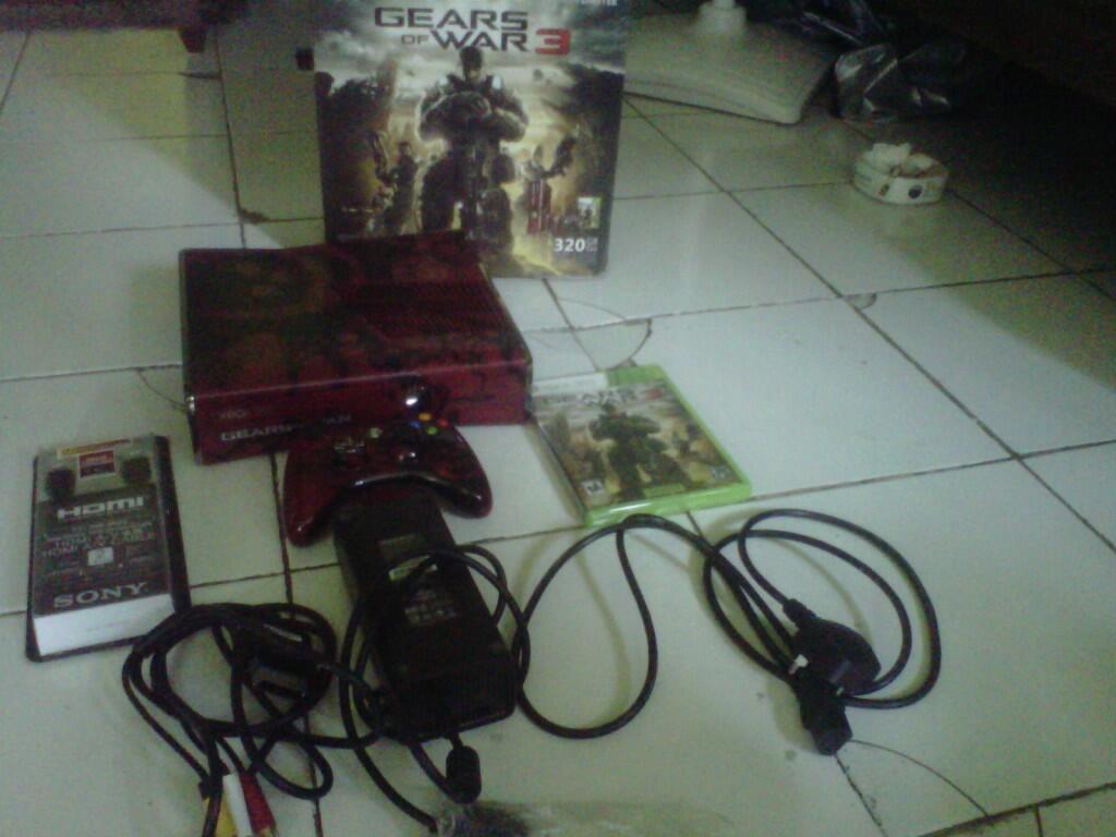 XBOX 360 SLIM LIMITED EDITION GEARS OF WAR3