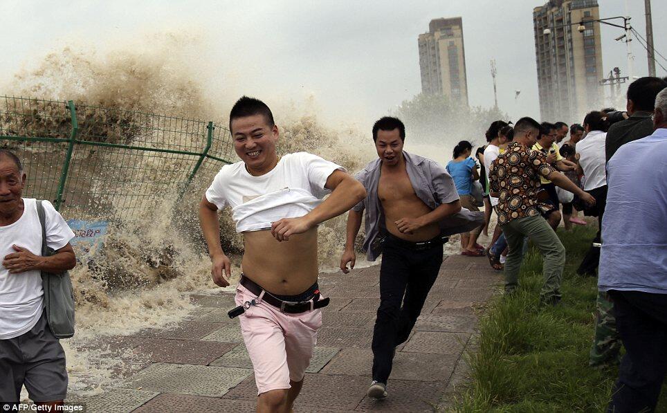 Gila Air Bah Menenggelamkan Banyak Orang Di Cina