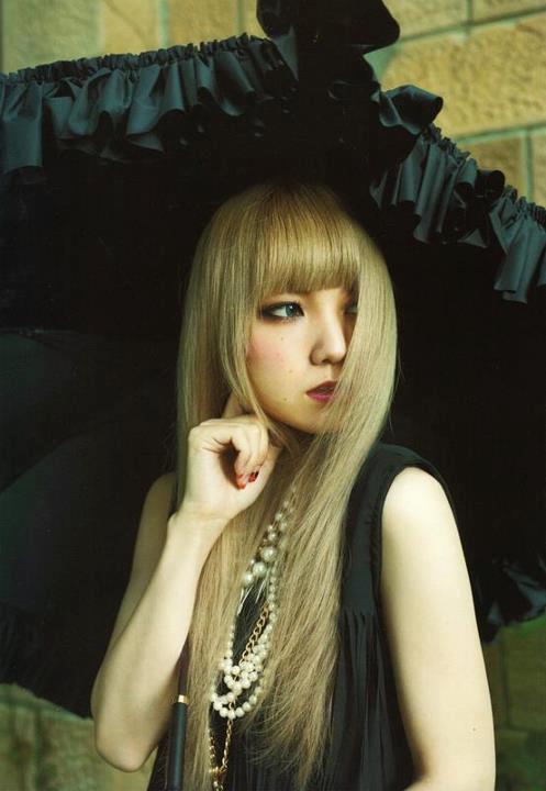 Mami Sasazaki - Gitaris band Jepang SCANDAL (++PICS)