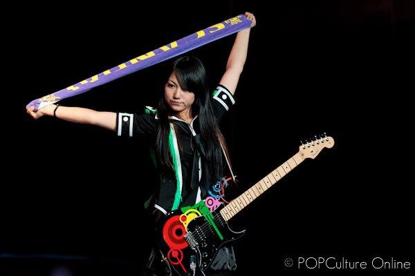 Mami Sasazaki - Gitaris band Jepang SCANDAL (++PICS)