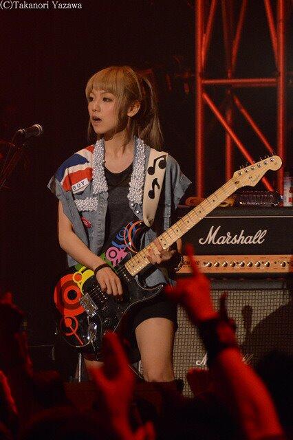 Mami Sasazaki - Gitaris band Jepang SCANDAL (++PICS)