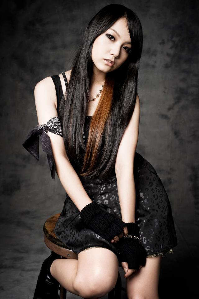 Mami Sasazaki - Gitaris band Jepang SCANDAL (++PICS)