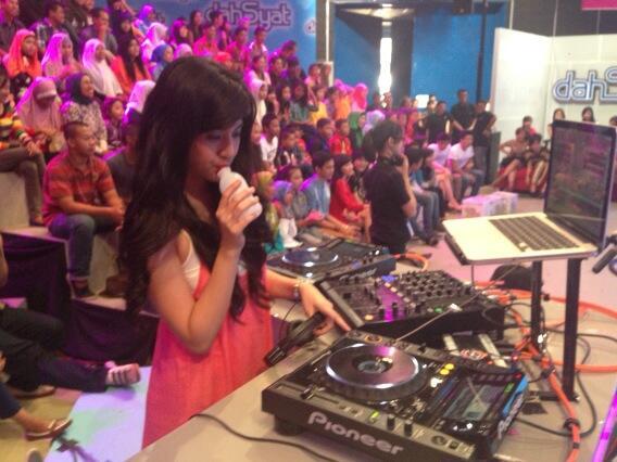 Putri Una DJ baru Dahsyat cantik banget gan