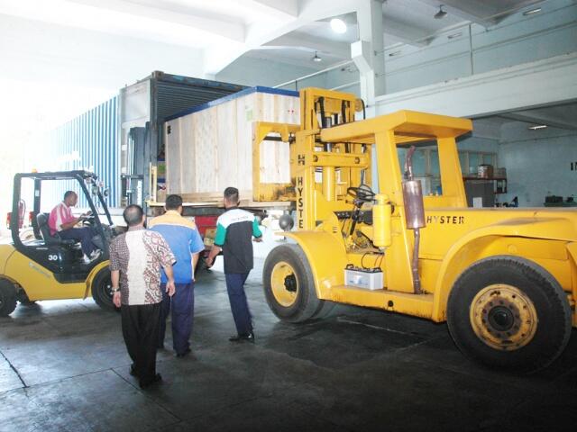 SPARE PART DAN ALAT PENDUKUNG PESAWAT T-50i TIBA DI LANUD IWJ