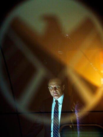 AGENTS OF S.H.I.E.L.D....!!!(with pict)