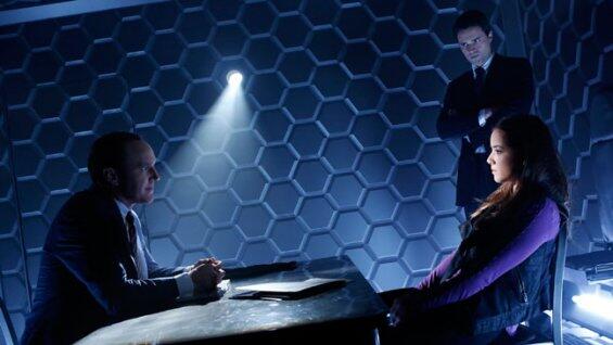 AGENTS OF S.H.I.E.L.D....!!!(with pict)