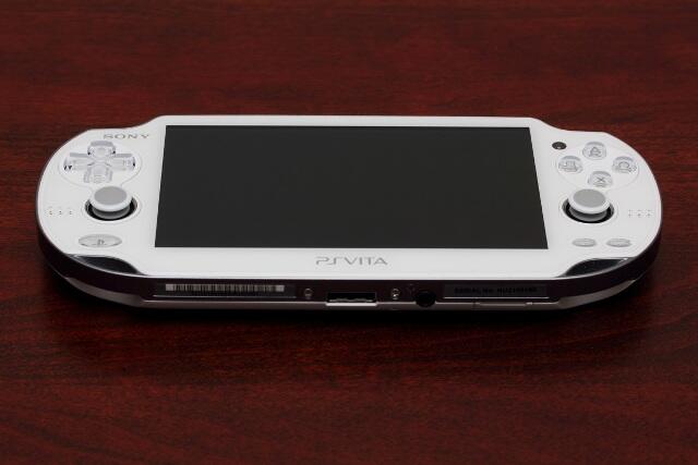PS VITA WIFI WHITE CRYSTAL MULUSSSS 99% BANDUNG + MGS 3 HD