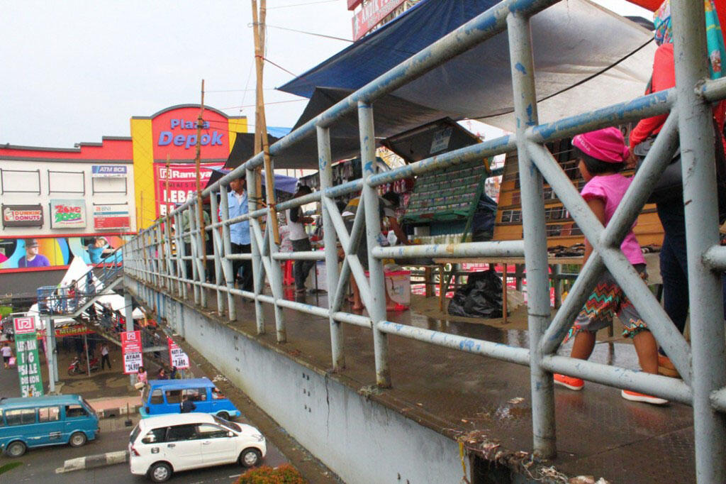 Ketika GBK dan Bandara Soetta Pindah ke Jembatan Penyeberangan (Cuma di Indonesia) 