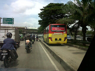 Kelakuan Pengendara Motor Yang Nyebelin