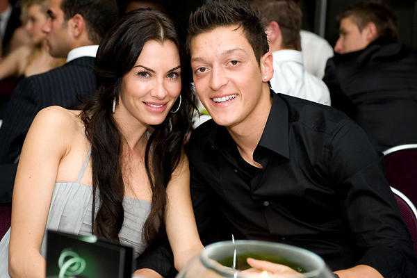 Wnita-Wanita di Kehidupan Mesut Ozil