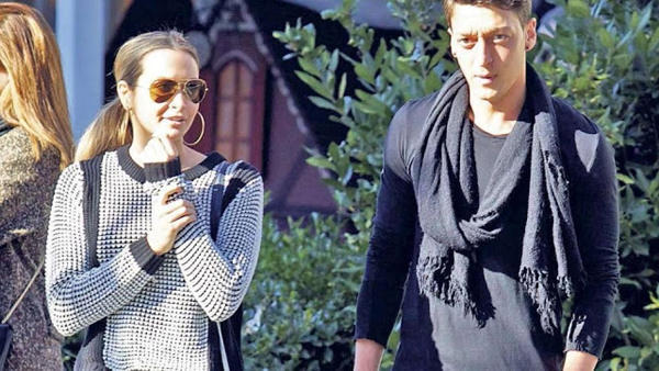 Wnita-Wanita di Kehidupan Mesut Ozil
