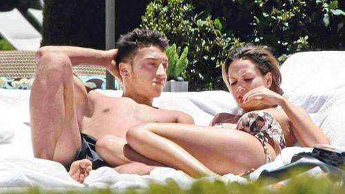 Wnita-Wanita di Kehidupan Mesut Ozil