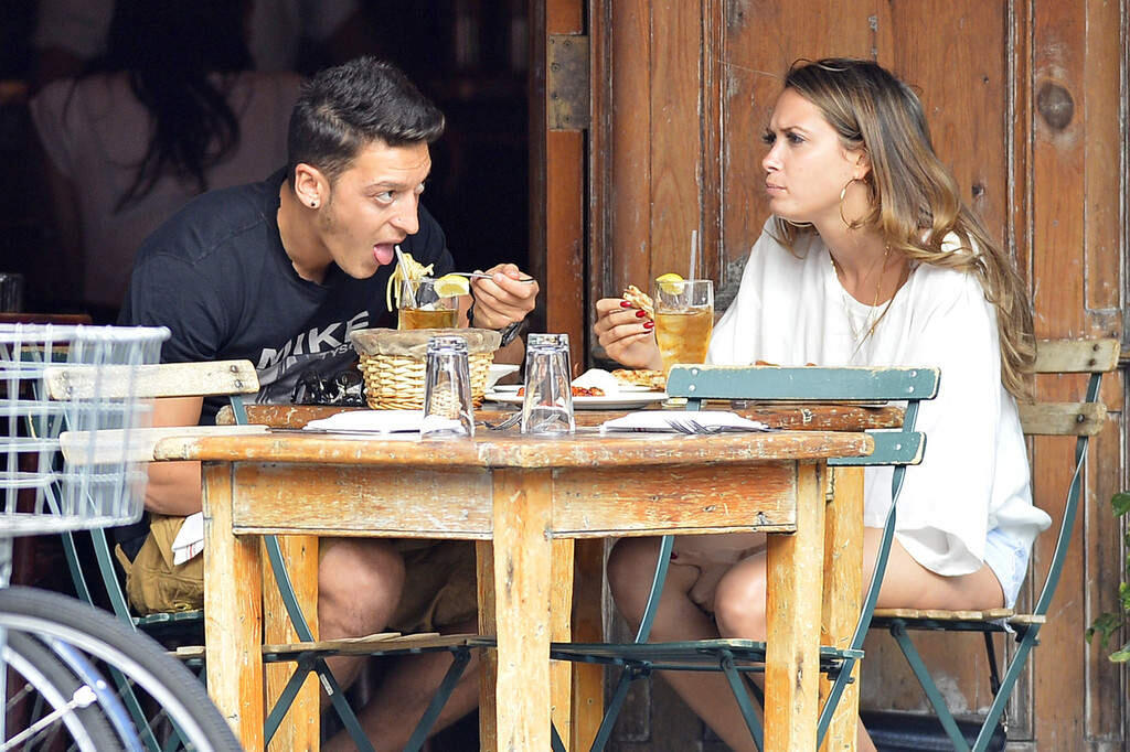 Wnita-Wanita di Kehidupan Mesut Ozil