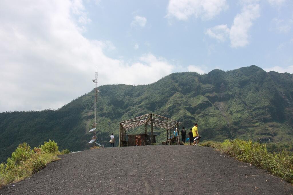 Pesona Gunung Galunggung Tasikmalaya