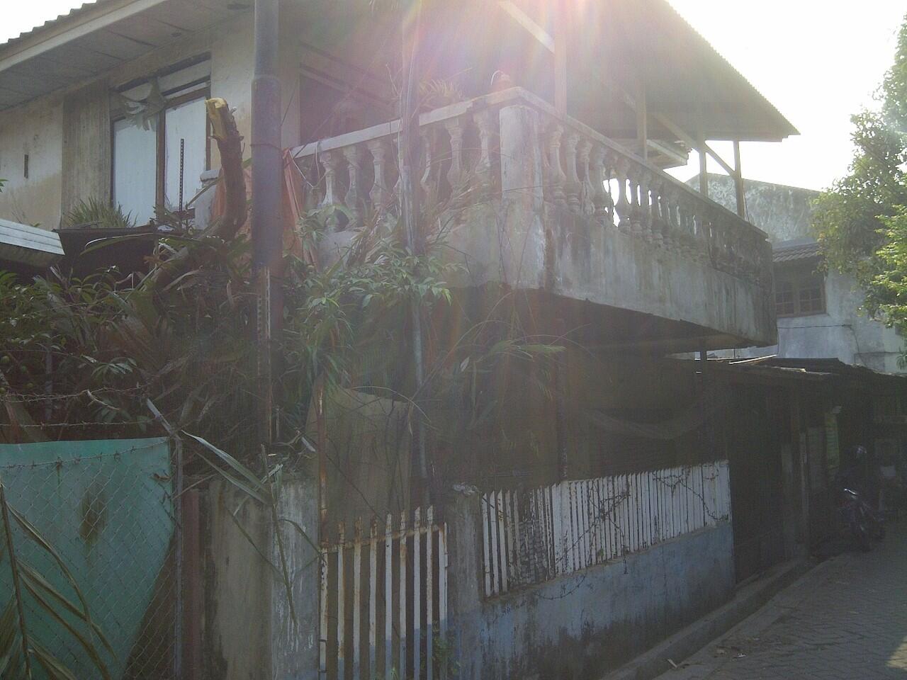 Rumah Tua cocok untuk buat Kos-Kosan hitung tanah aja....( Tangerang Kota )