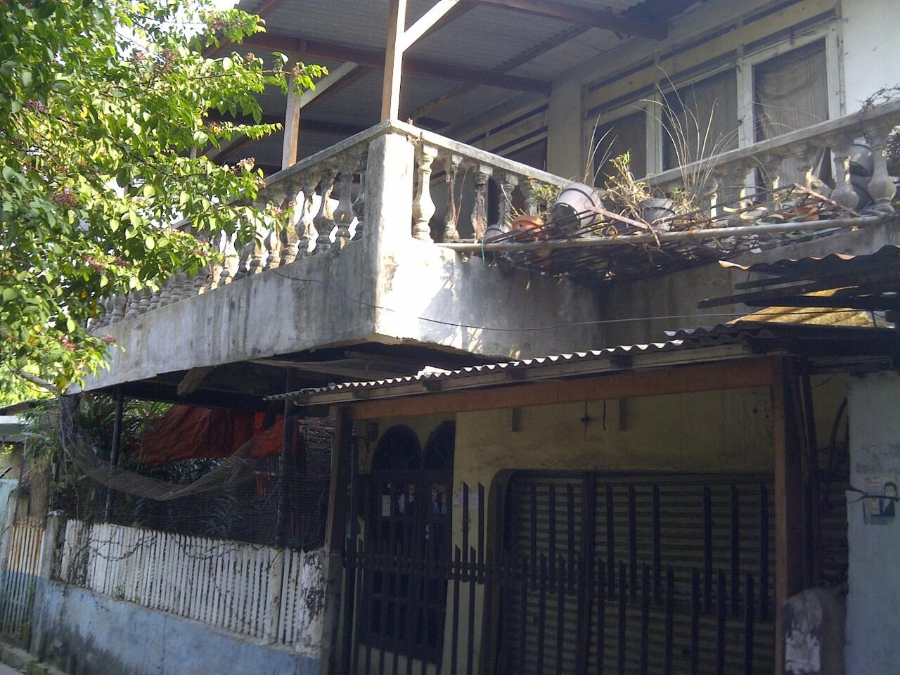 Rumah Tua cocok untuk buat Kos-Kosan hitung tanah aja....( Tangerang Kota )