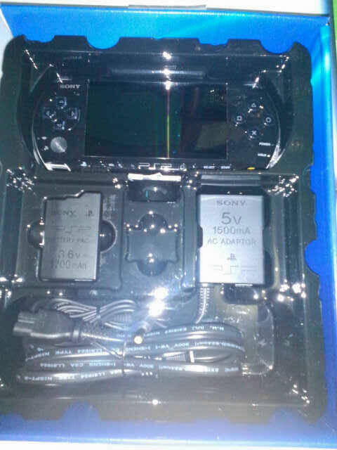psp 3000 black mulus 99.9% new..cuma buka segel
