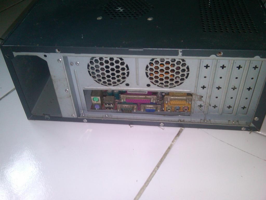 jual casing mini dan standar ada moderboard dan pentium 3 nya, tuker beras