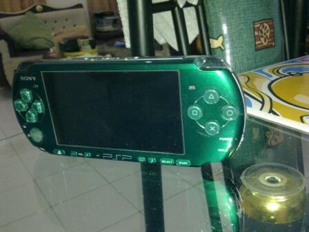 PSP slim 3006 Spirited Green second Full aksesoris 8Gb